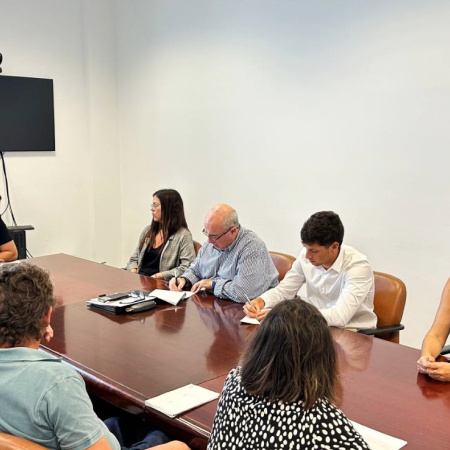 La Concejalía de Playas de San Bartolomé de Tirajana propone al pleno cesar la municipalización del servicio de hamacas y sombrillas