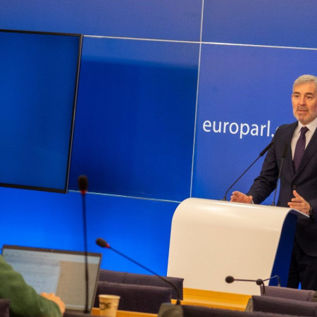 Clavijo defiende en Bruselas medidas específicas para Canarias en plena crisis energética