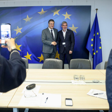Canarias destaca haber conseguido el apoyo del comisario de Transportes a extender la exención de ETS más allá de 2030