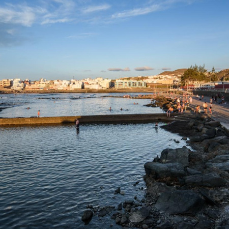 Las playas de Arucas reciben la Bandera Azul por trece años consecutivos