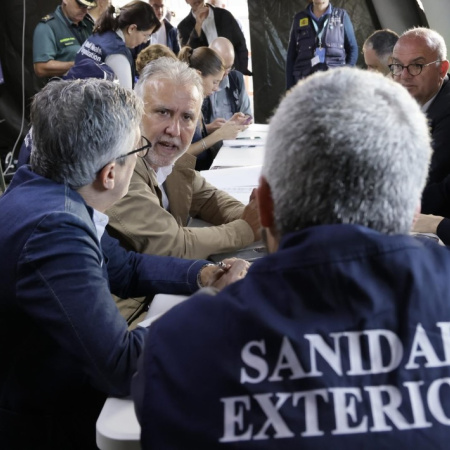 Torres, a los críticos del fondeo del 'MV Hondius': "¿Qué ocurriría si dentro hubiera familiares nuestros?"