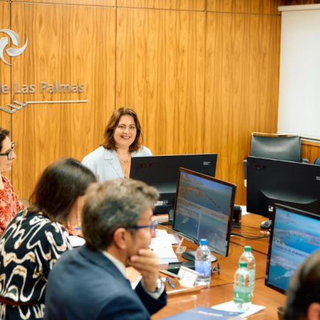 La Autoridad Portuaria de Las Palmas amplía el plazo tres años más para que los negocios del Muelle Deportivo continúen con su actividad