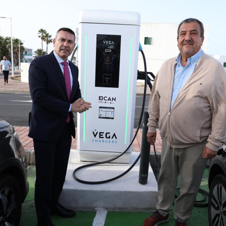 El Cabildo de Lanzarote instala nuevos puntos de recarga para vehículos eléctricos en todos los municipios