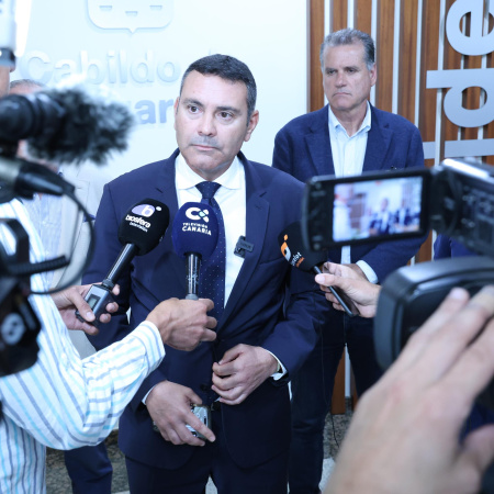 El Cabildo asegura que la planta desaladora Lanzarote V recupera la normalidad gracias a los trabajadores de Canal Gestión y no a la empresa concesionaria