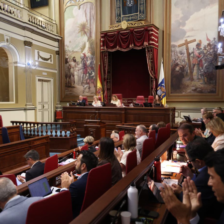 El Parlamento modifica el himno de Canarias para incluir a La Graciosa