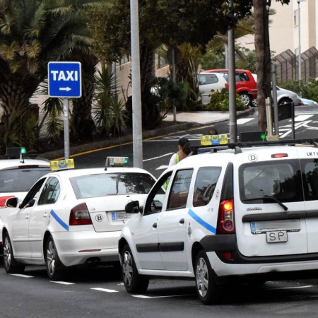 Santa Cruz aprueba las subvenciones para mejorar la seguridad de los taxistas