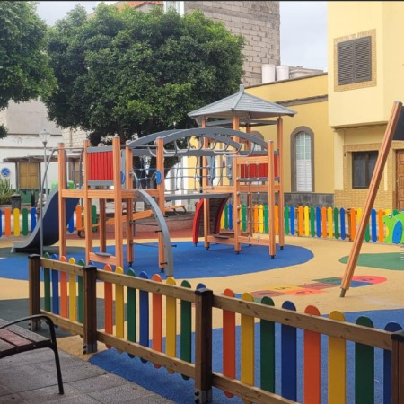Los niños y niñas de Arucas ya pueden disfrutar el parque infantil Moisés Pérez