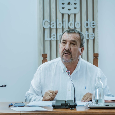 El Cabildo modifica las bases de subvenciones para la mejora del transporte en Lanzarote y La Graciosa
