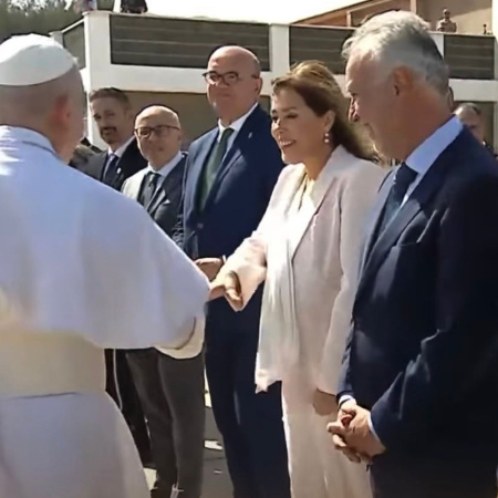 La presidenta del Parlamento dice que gracias al Papa "Canarias se ha sentido menos sola" tras "años sufriendo"
