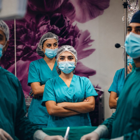 El número de profesionales sanitarios en Canarias alcanza su valor más alto en 2025