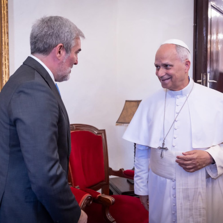 Clavijo agradece la actitud "ejemplar" del pueblo canario ante la visita del Papa León XIV