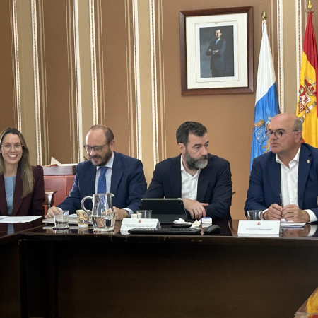 Canarias logra un acuerdo con el Estado para actualizar las ayudas al transporte de mercancías