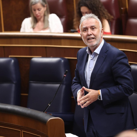 El PP acusa al Gobierno de crear un "nido de irregularidad" y Torres cita al Papa para defender la política migratoria