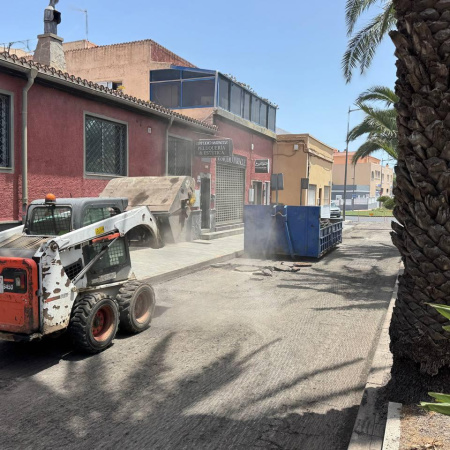 El Ayuntamiento de La Laguna inicia los trabajos de acondicionamiento y repavimentado de la avenida de Las Palmeras, en Finca España