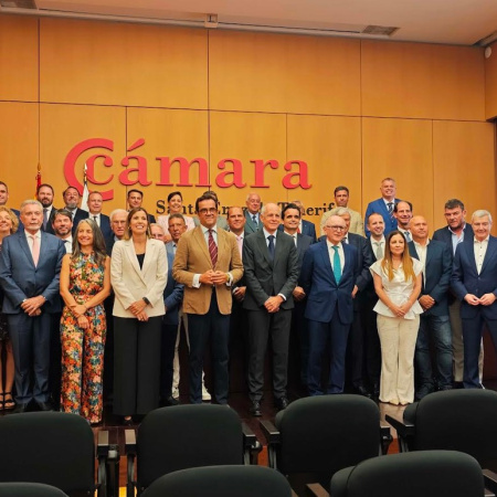 Santiago Sesé inicia un nuevo mandato de la Cámara de Santa Cruz de Tenerife para impulsar una economía más competitiva, productiva e innovadora