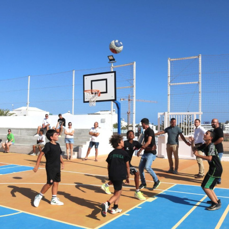 Yaiza licita por 776.000 euros el mantenimiento de parques infantiles y canchas deportivas