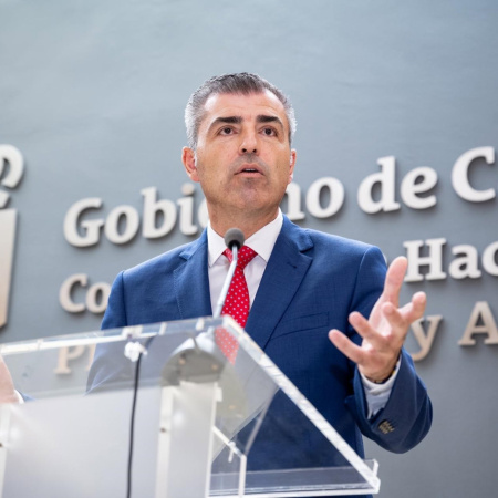 Domínguez apela a abordar el absentismo laboral en las islas "sin señalar y sin buscar culpables, sino soluciones"