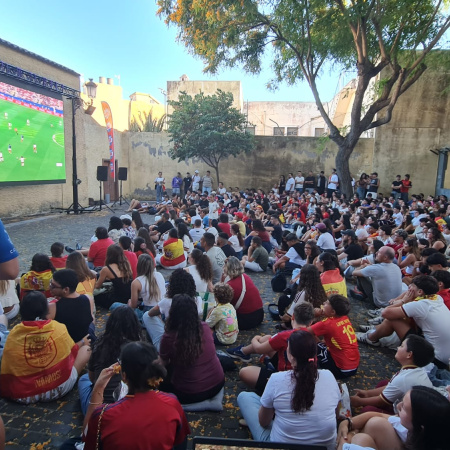 La Laguna se vuelca con la gran final del Mundial con cinco pantallas gigantes repartidas por distintos puntos del municipio