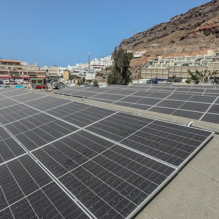 El Cabildo de Gran Canaria dota al Intercambiador de Mogán de una planta solar con baterías para potenciar el autoconsumo energético
