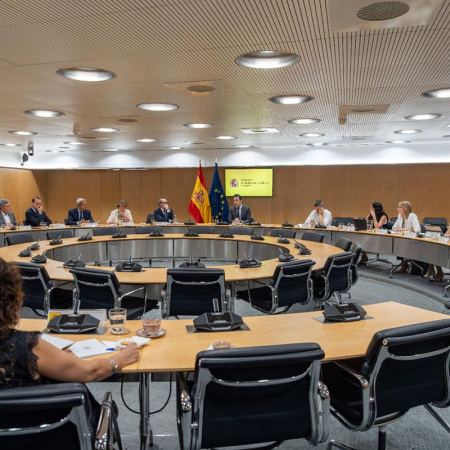El Gobierno, a petición de asociaciones de personas mayores y usuarios financieros, impulsará la tramitación de la Autoridad de Defensa del Cliente Financiero en septiembre