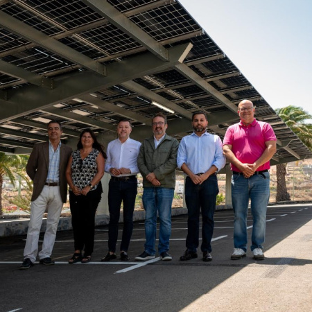 Gáldar instala marquesinas fotovoltaicas en el tanatorio municipal y reabre su aparcamiento