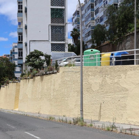 El Ayuntamiento de Las Palmas de Gran Canaria mejora la imagen urbana de El Batán con la rehabilitación de muros y espacios públicos