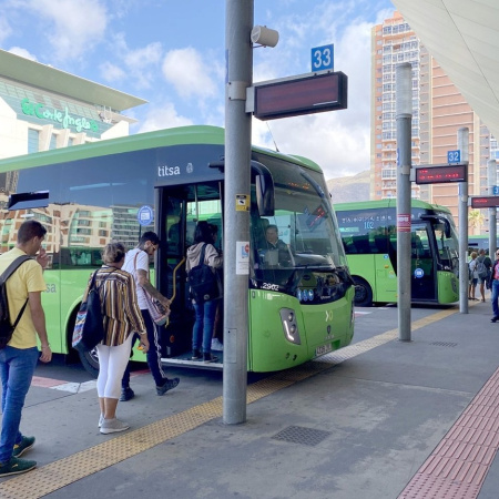 El uso de la guagua crece un 4,3% interanual en junio en Canarias y alcanza los 8,7 millones de pasajeros