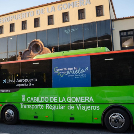 GuaguaGomera lanza una campaña para fomentar el transporte público en sus rutas con el aeropuerto
