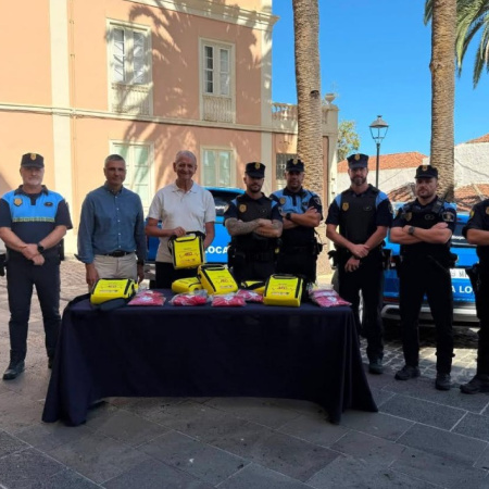 La Policía Local de La Orotava equipa sus patrullas con desfibriladores para ganar minutos que pueden salvar vidas