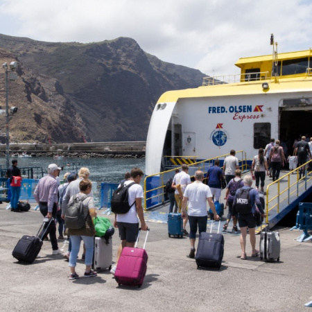 Disminuye el número de pasajeros que utilizaron los puertos de Canarias en junio