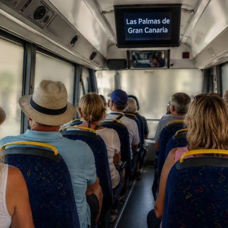 Los turistas que eligen el transporte en Canarias prefieren la comodidad al precio