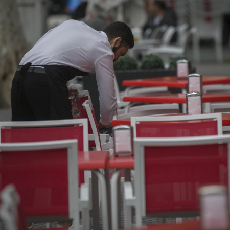 Canarias cree que el paro continuará bajando si se sigue invirtiendo en formación y cualificación