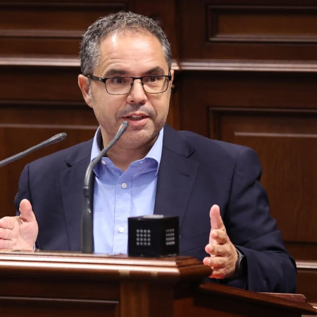 El PSOE tacha de “irresponsable” a la consejera de Turismo por anunciar un Decreto Ley sin consenso con los residentes en zonas turísticas: “Debe dimitir”