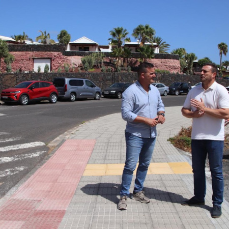 Yaiza inicia el asfaltado en Las Coloradas invirtiendo un millón de euros