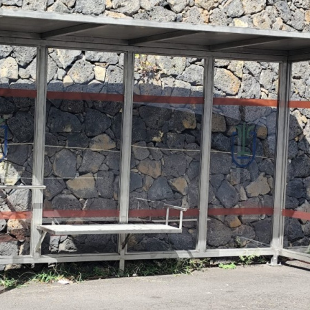 El Cabildo de La Palma concluye la instalación de diez nuevas marquesinas urbanas en cinco municipios de la isla