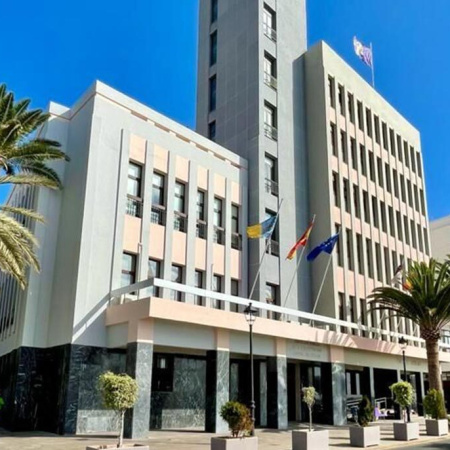 El Cabildo licita la instalación de energía fotovoltaica en tres infraestructuras públicas de La Palma