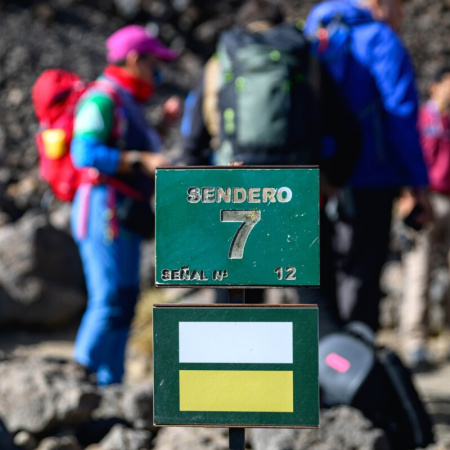 El Cabildo de Tenerife ordena el acceso a tres nuevos senderos del Teide para mejorar la seguridad y proteger el entorno natural