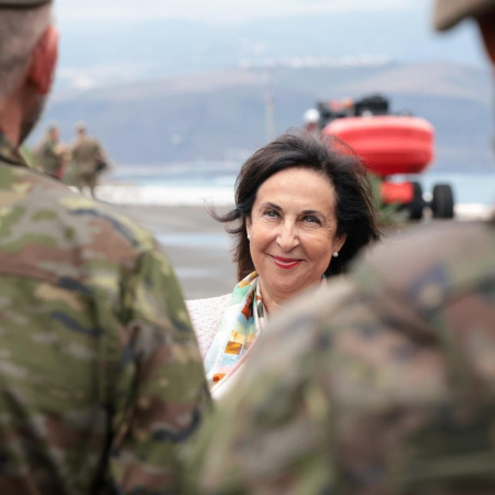 Margarita Robles destaca el "papel clave" de la Brigada 'Canarias' XVI en Ceuta y en las misiones internacionales