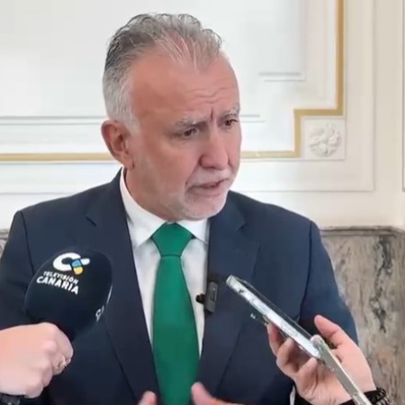 Torres anuncia que los vuelos entre La Palma, La Gomera y El Hierro serán declarados de servicio público