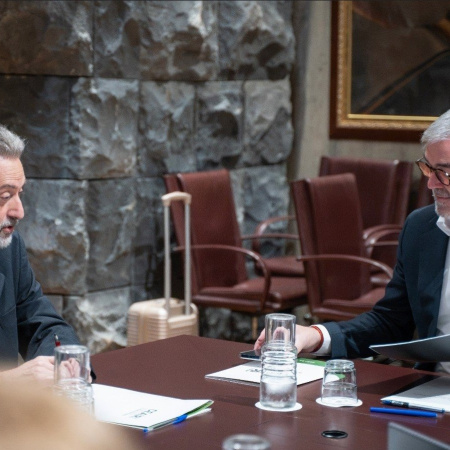 El Gobierno de Canarias reclama el "auxilio" del Estado ante su "silencio" frente al repunte migratorio
