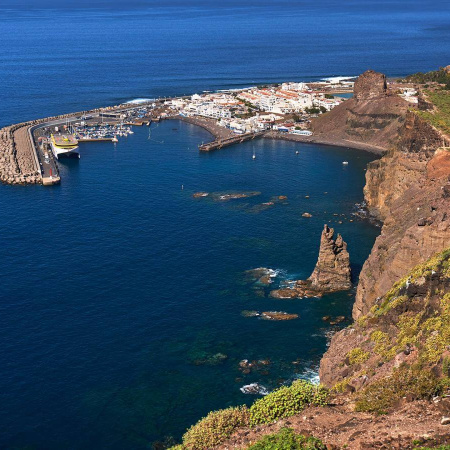 El número de pasajeros que utilizaron los puertos de Canarias en septiembre baja un 4,4%